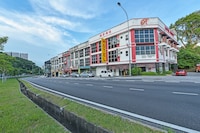 OYO 90892 L&E Hotel