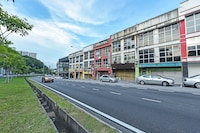 OYO 90892 L&E Hotel