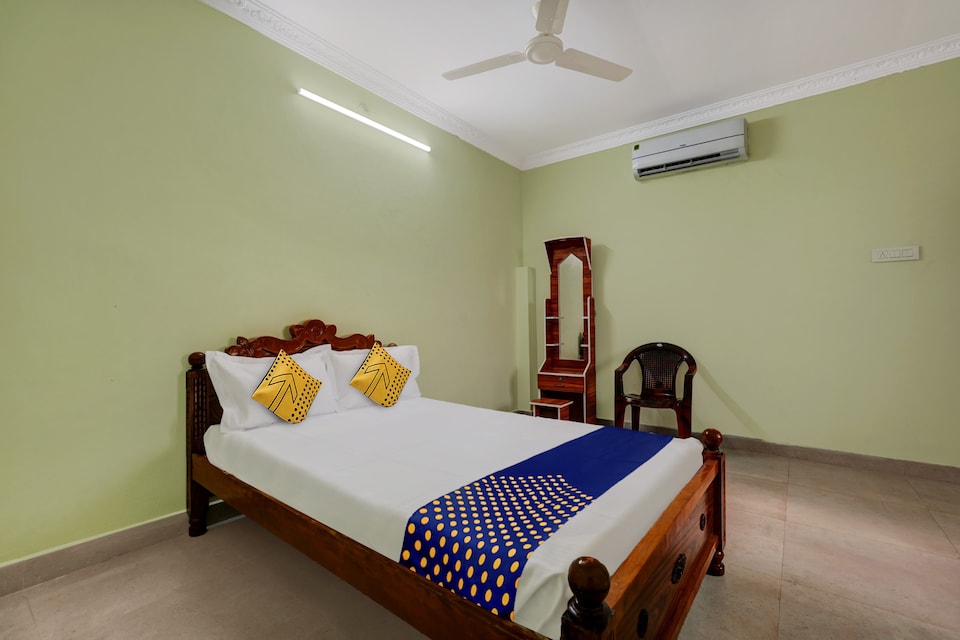 OYO Hotel Siri Balaji FreshUp Rooms, Renigunta Road Tirupati, Tirupati