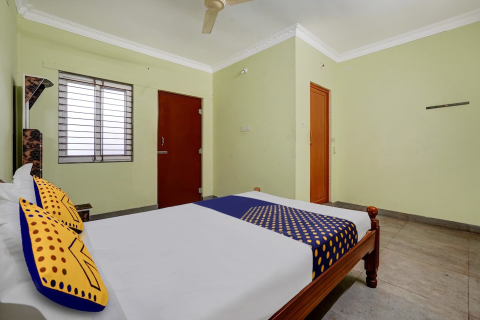 OYO Hotel Siri Balaji FreshUp Rooms, Renigunta Road Tirupati, Tirupati
