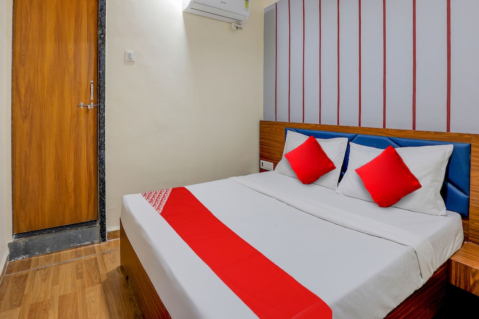 Hotel O Lotus, Textile Market Surat, Surat