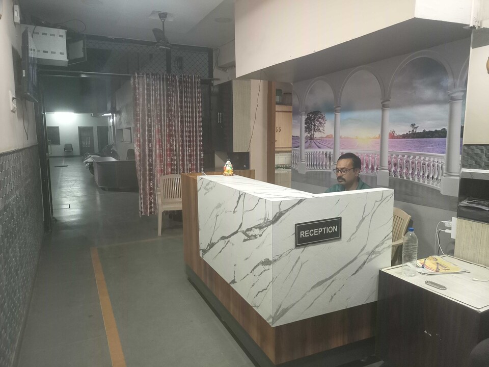 OYO 819773 BN Palace, Station Road, Raipur