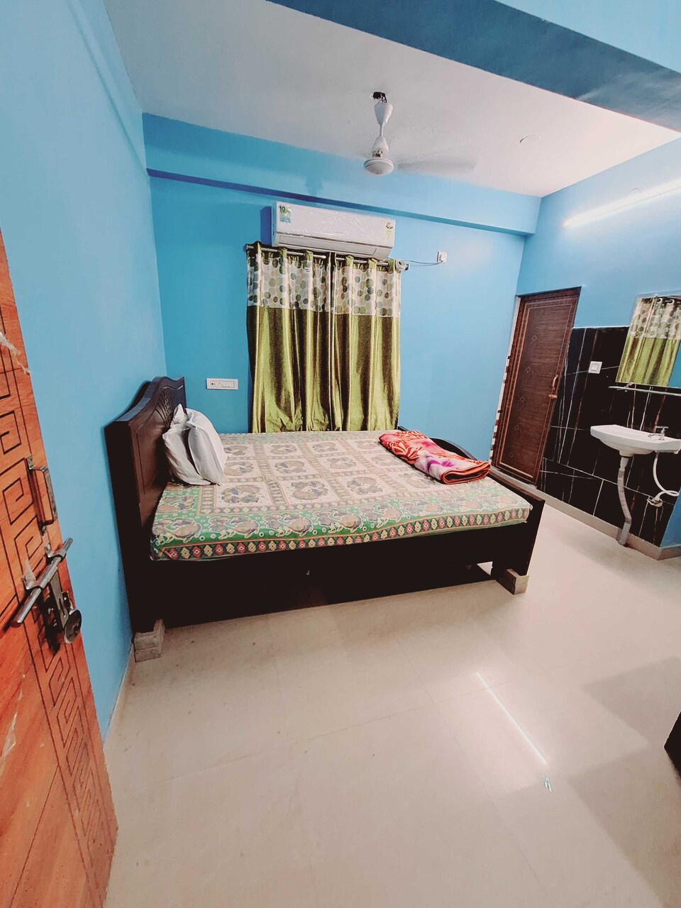 OYO 819774 HOTEL RAHAN APPARTMENT & SONU SONU GUEST HOUSE, Rajarhat Kolkata, Kolkata