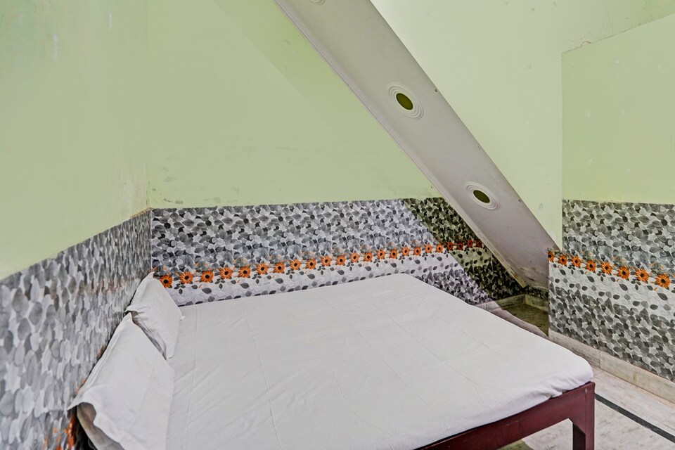 OYO Royal Guest House , Default Cluster Dhampur, Bijnor