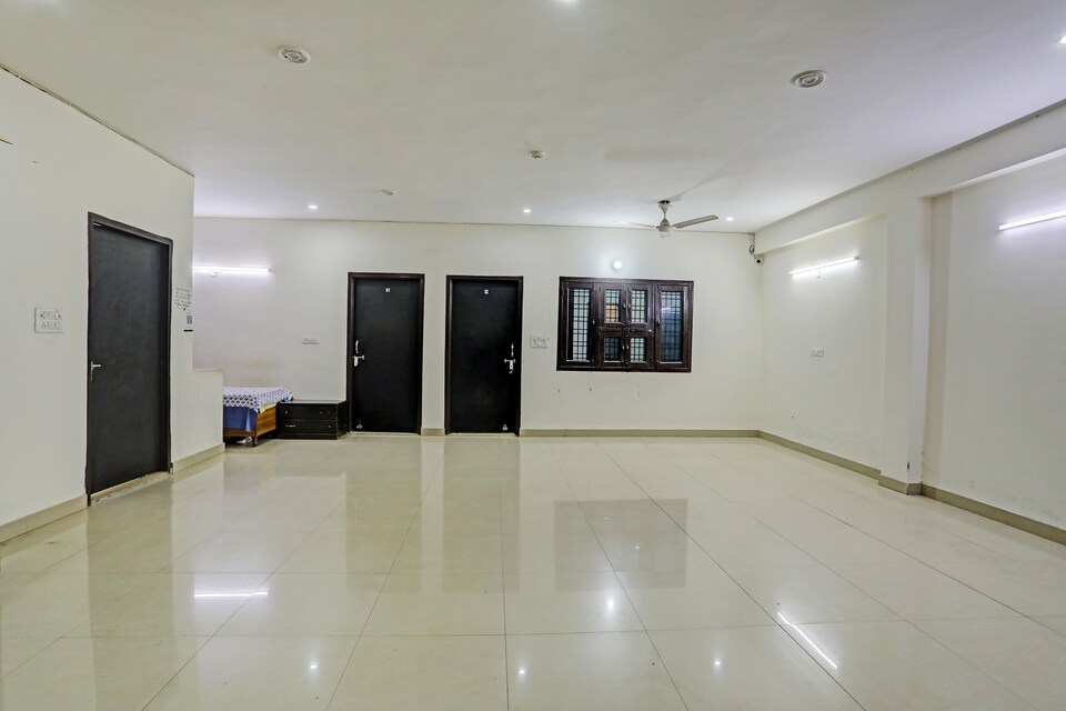 POP HOME 81978B Cr Guest House , Greater Noida, Noida