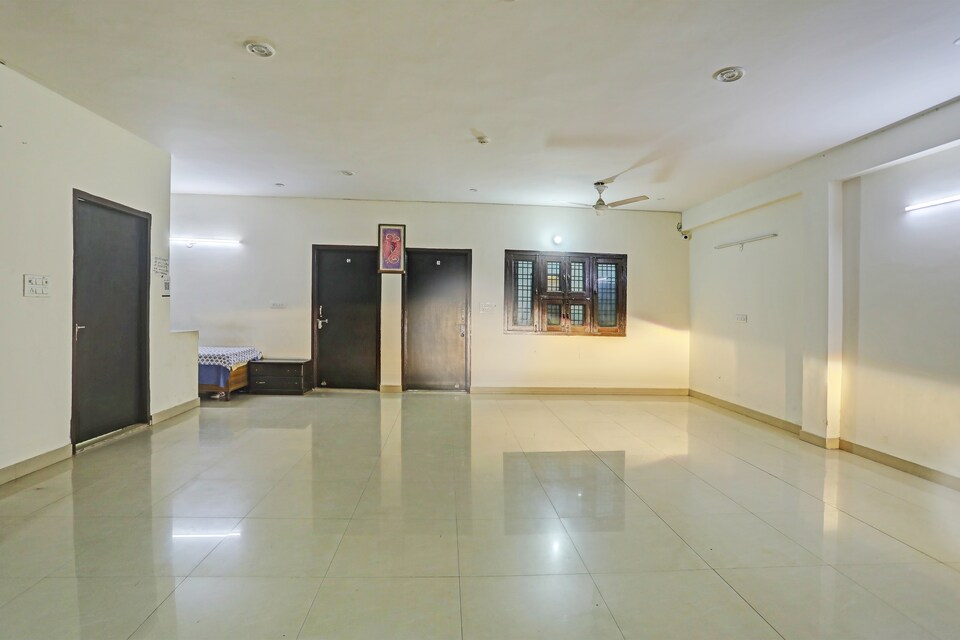 POP HOME 81978B Cr Guest House , Greater Noida, Noida