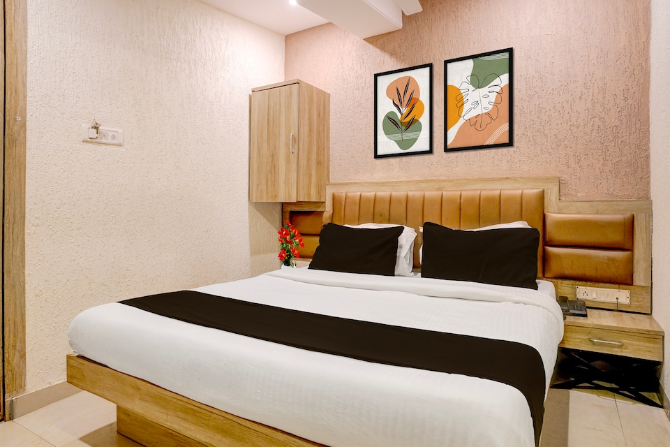 Super Collection O Crawford Market Formerly Al Ibrahim Hotel, Mumbai CST-Churchgate-Colaba, Mumbai