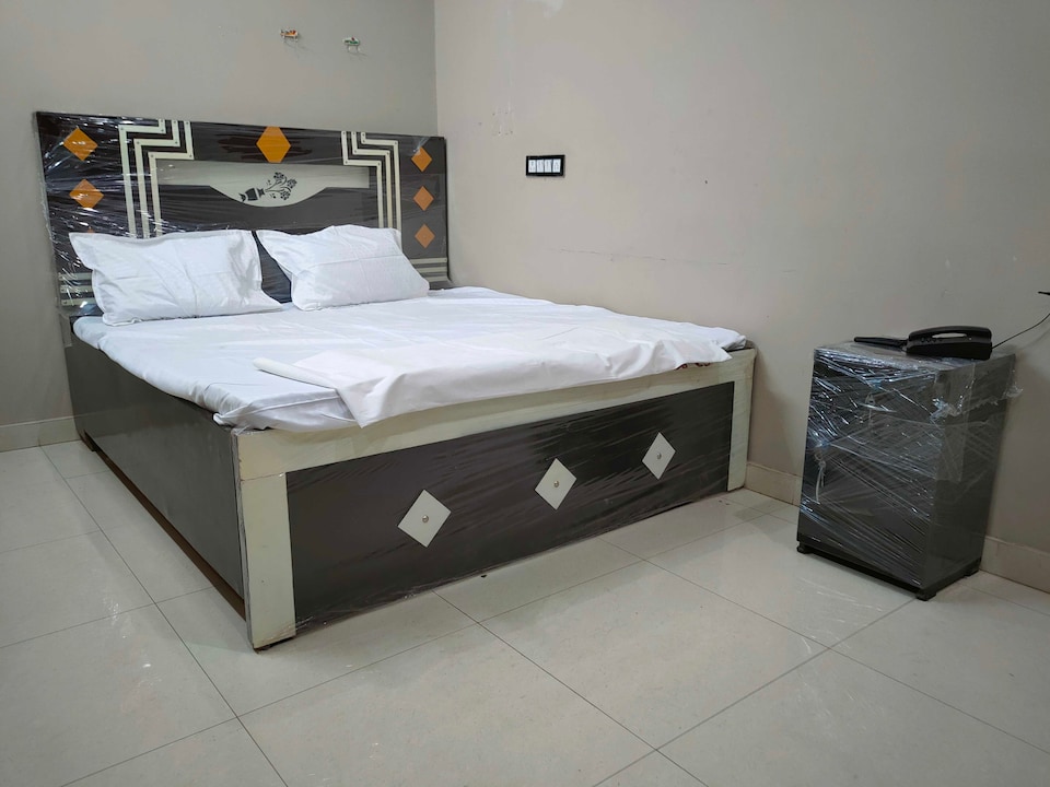 OYO Flagship R K Grand, IIT Kanpur, Kanpur