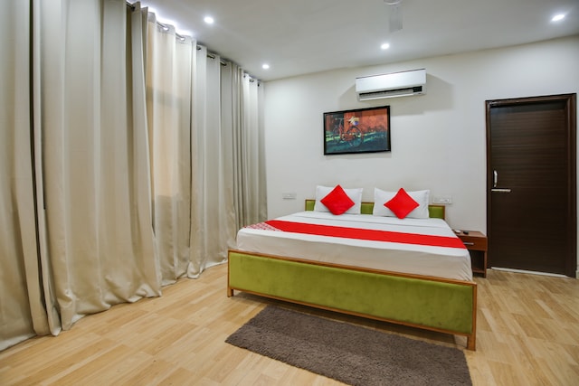 OYO Arjun Grand Hotel