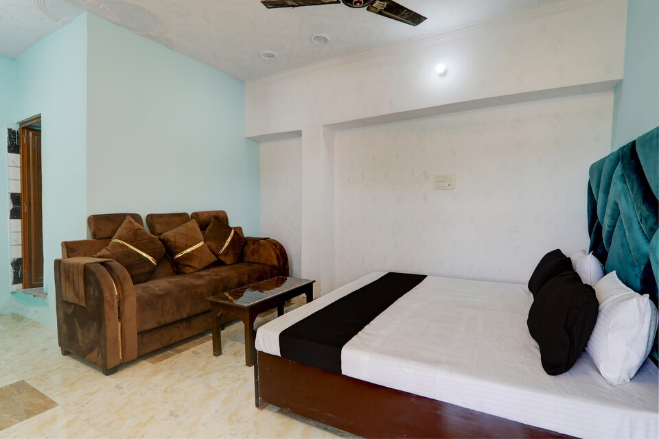 SPOT ON Golden Resort And Guest House, Rambagh Allahabad, Prayagraj