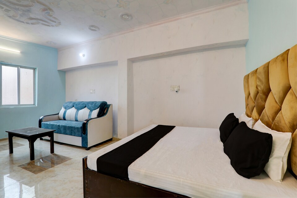 SPOT ON Golden Resort And Guest House, Rambagh Allahabad, Prayagraj