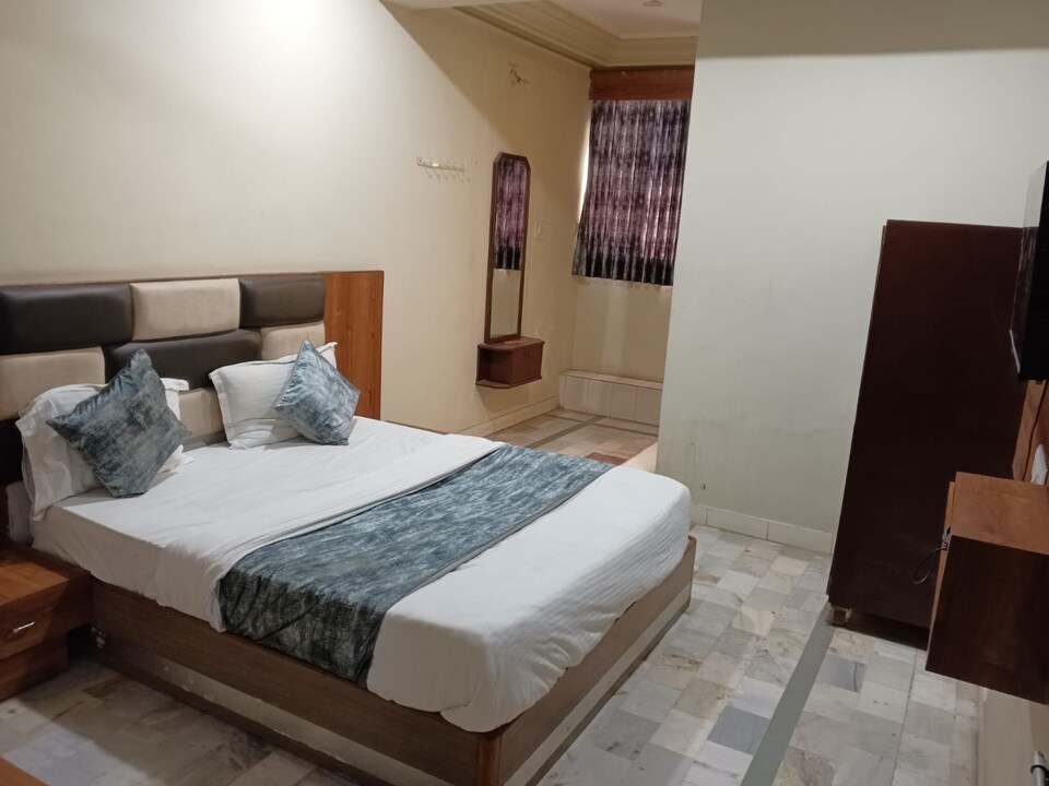 OYO 819928 Hotel Asopalav, Ahmedabad Airport, Ahmedabad