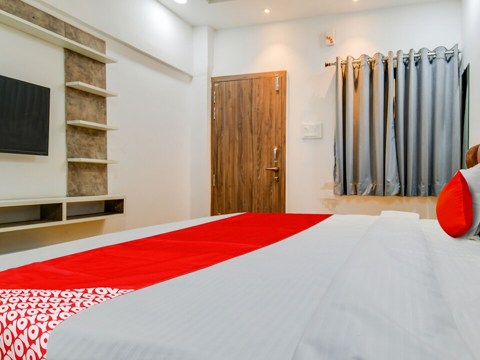 Hotel O Moxy, MG Road Indore, Indore