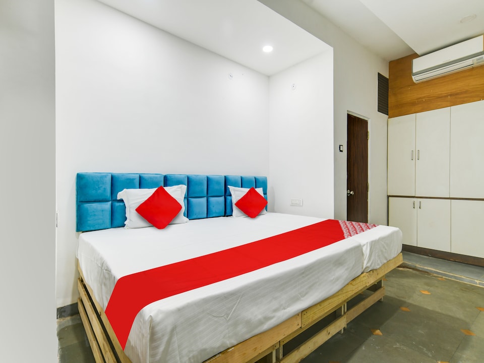 Hotel O Moxy, MG Road Indore, Indore