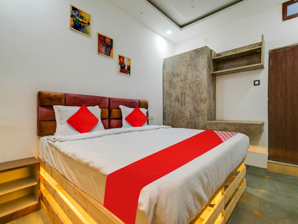 Hotel O Moxy, MG Road Indore, Indore