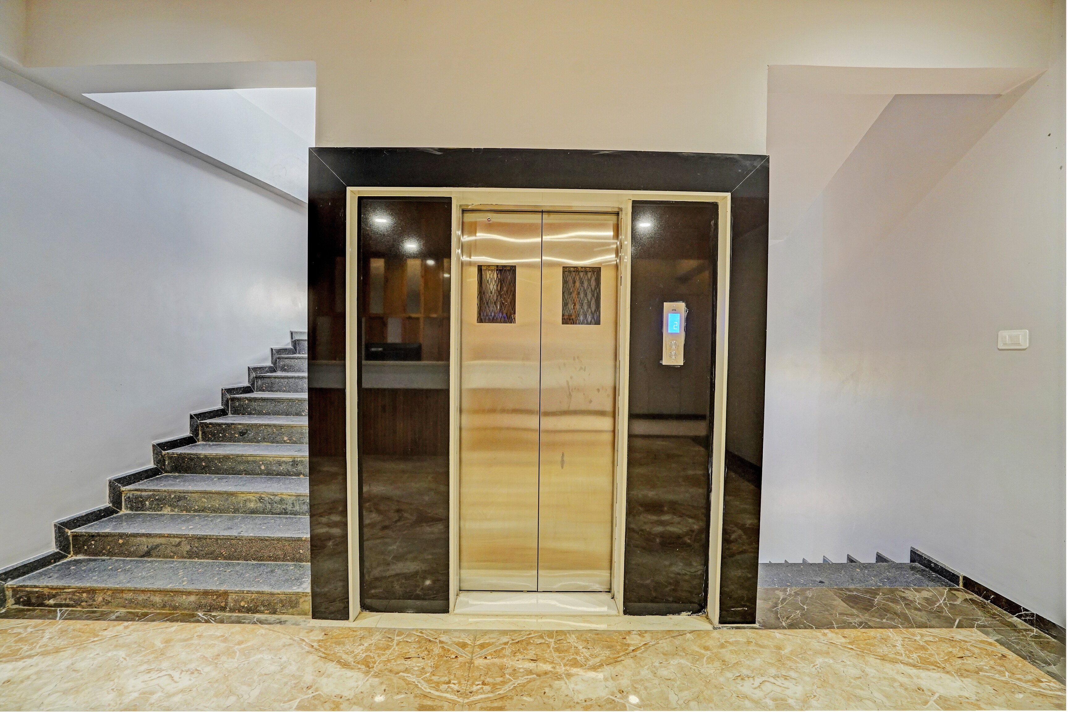 Hotels in Swaminarayan Temple, Porbandar Starting ₹760 Upto 73 OFF