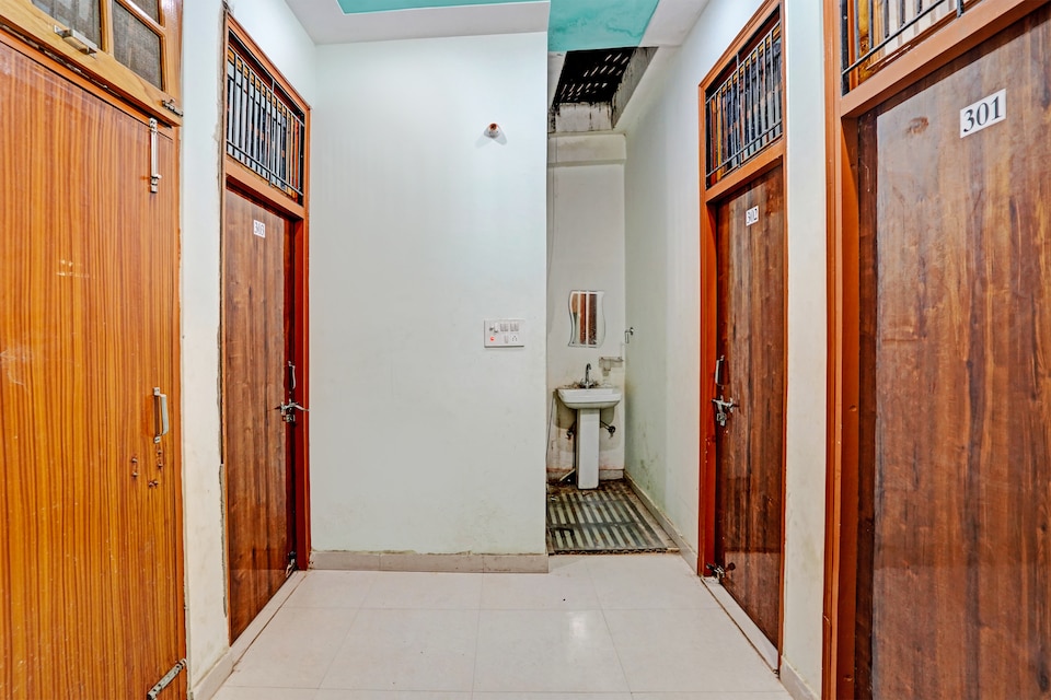 Hotel O Rajveer, Charbagh Lucknow, Lucknow