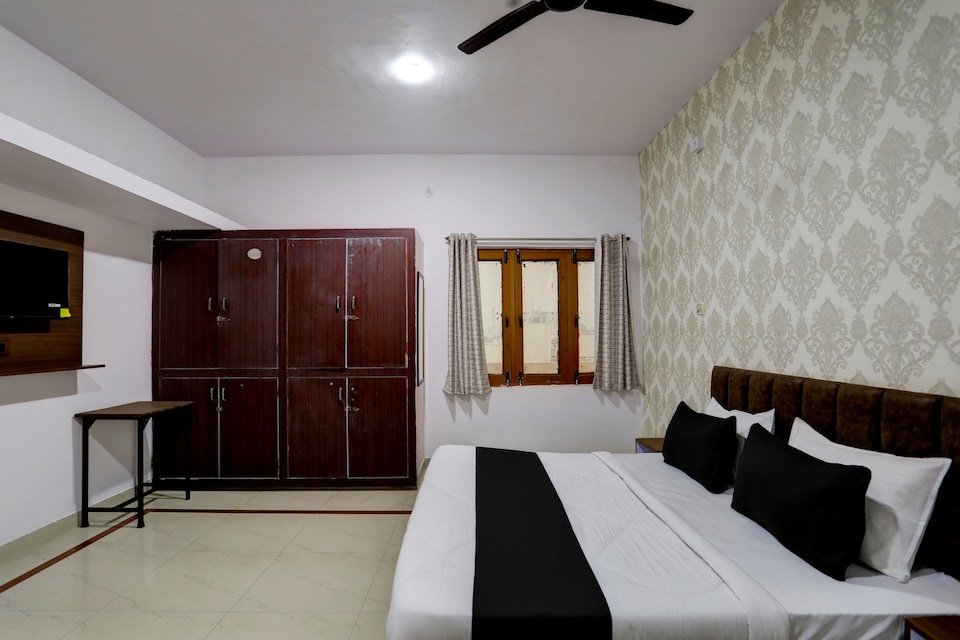 OYO Hotel Divine, Jabalpur, Jabalpur