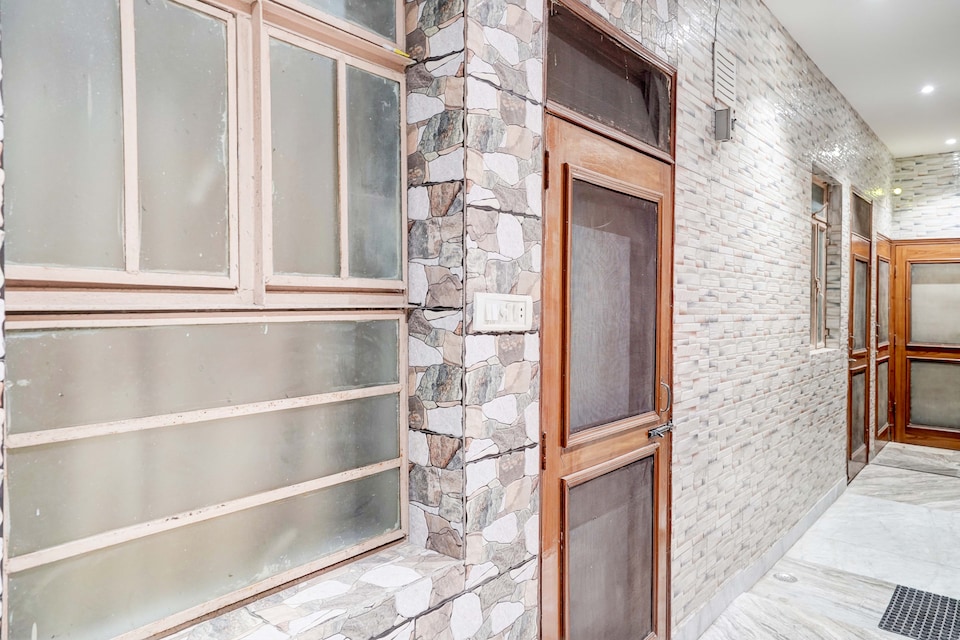 Hotel O PYRENEES HOME STAY Fatehadbad metro station, Fatehabad Road, Agra