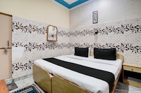 Hotel O PYRENEES HOME STAY Fatehadbad metro station