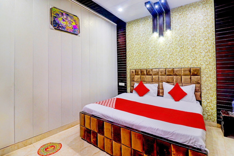 OYO PRIYAKANT JU PALACE, Prem Mandir Vrindavan, Vrindavan