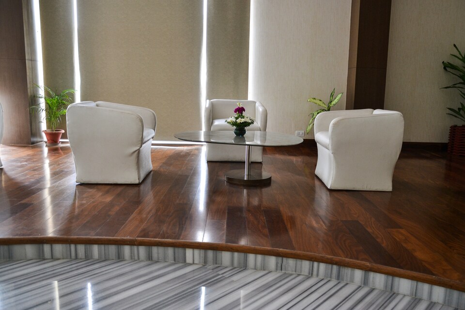 OYO Premium 013 Sahara Hospital Road, Gomti Nagar Lucknow, Lucknow