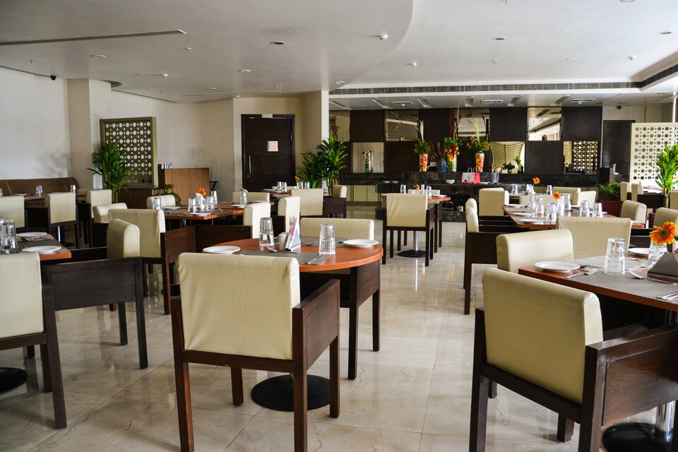 OYO Premium 013 Sahara Hospital Road, Gomti Nagar Lucknow, Lucknow