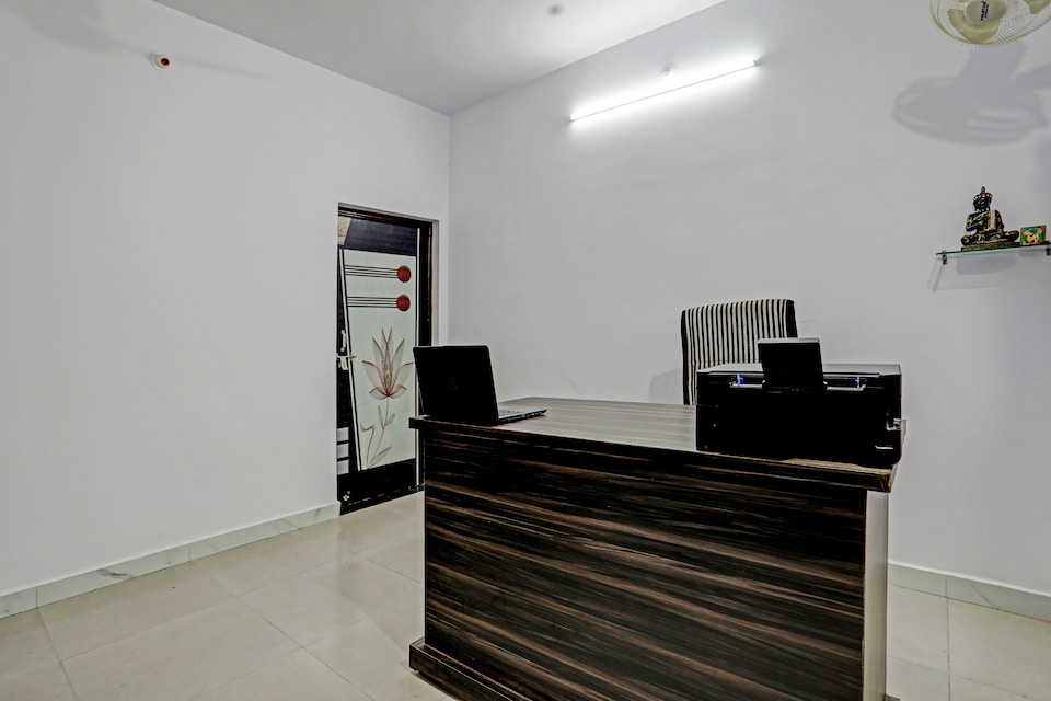 Hotel O Samrat & Lodding, Wardha, Wardha