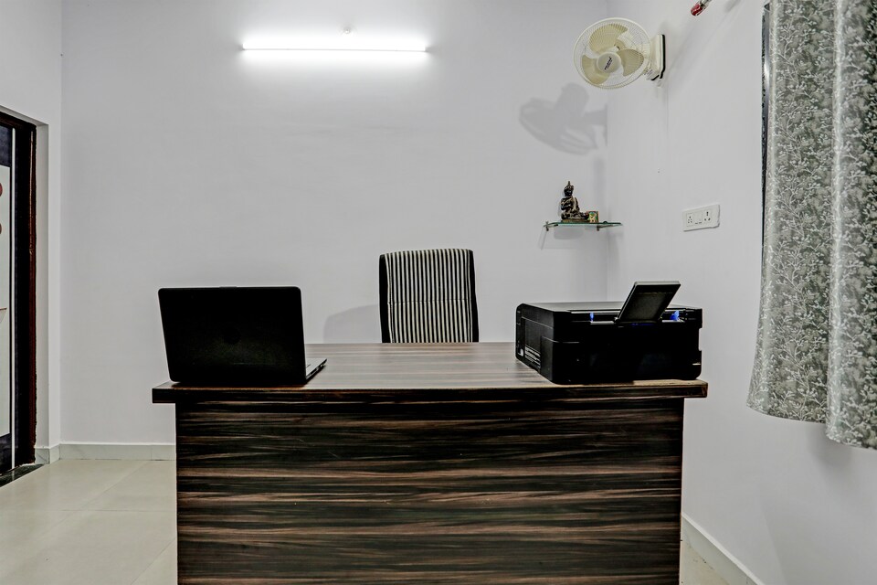 Hotel O Samrat & Lodding, Wardha, Wardha