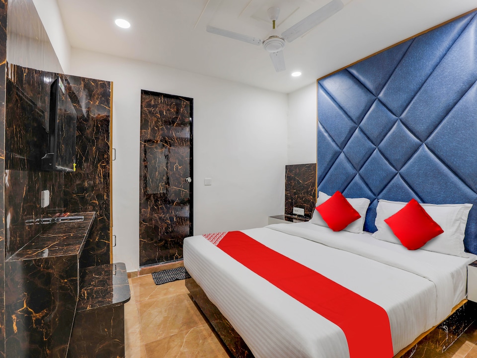 OYO Hotel ERA, Ashram Road Ahmedabad, Ahmedabad