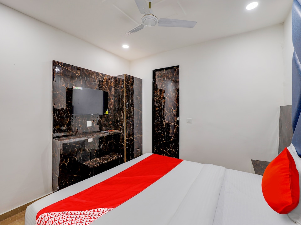 OYO Hotel ERA, Ashram Road Ahmedabad, Ahmedabad