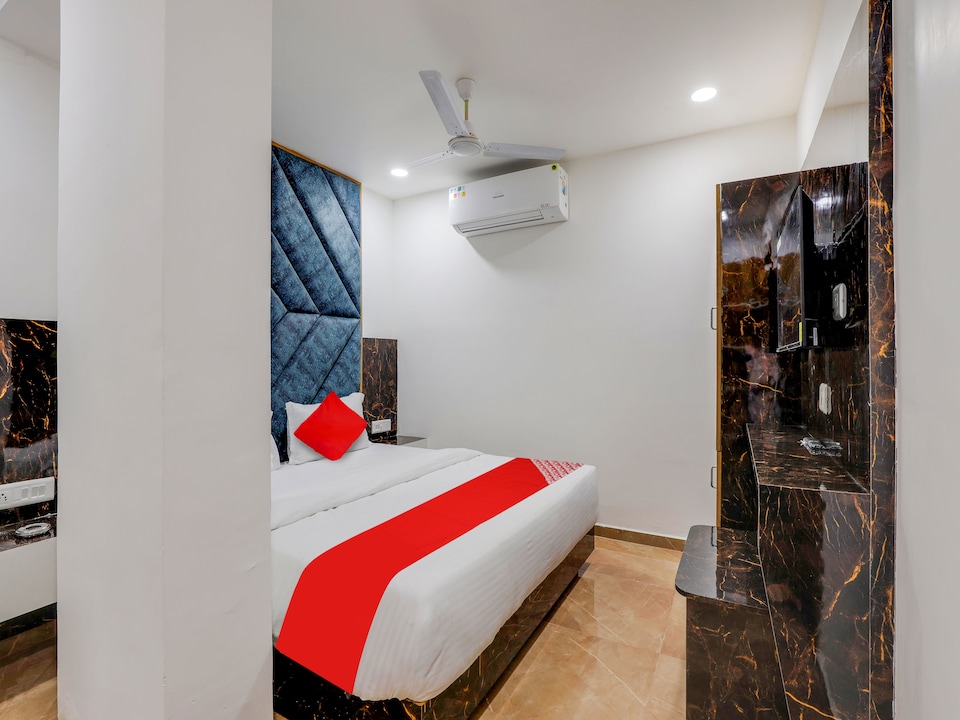 OYO Hotel ERA, Ashram Road Ahmedabad, Ahmedabad