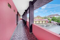 Hotel O near Urip Sumoharjo Hospital formerly Yasmine Guesthouse Syariah