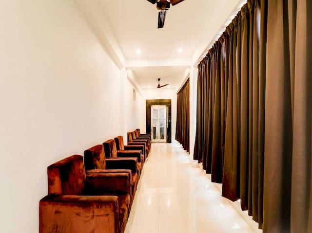 Collection O Friends Colony Lucknow Formerly The Suite