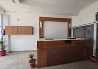 Collection O Friends Colony Lucknow Formerly The Suite