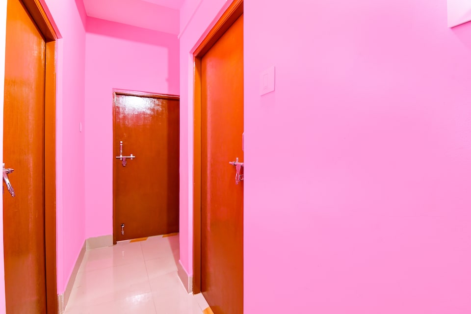 Hotel O Lotus Homestay, VIP Road Kolkata, Kolkata