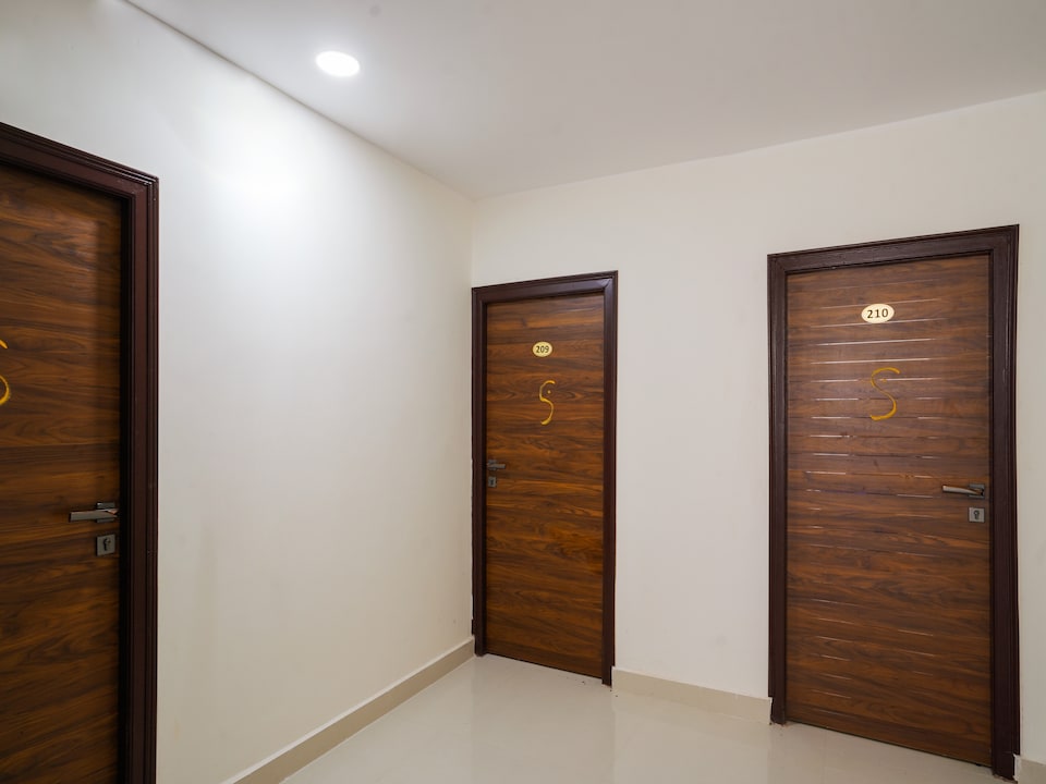 Super Hotel O Grand Aarvi Prime, Kukatpally, Hyderabad