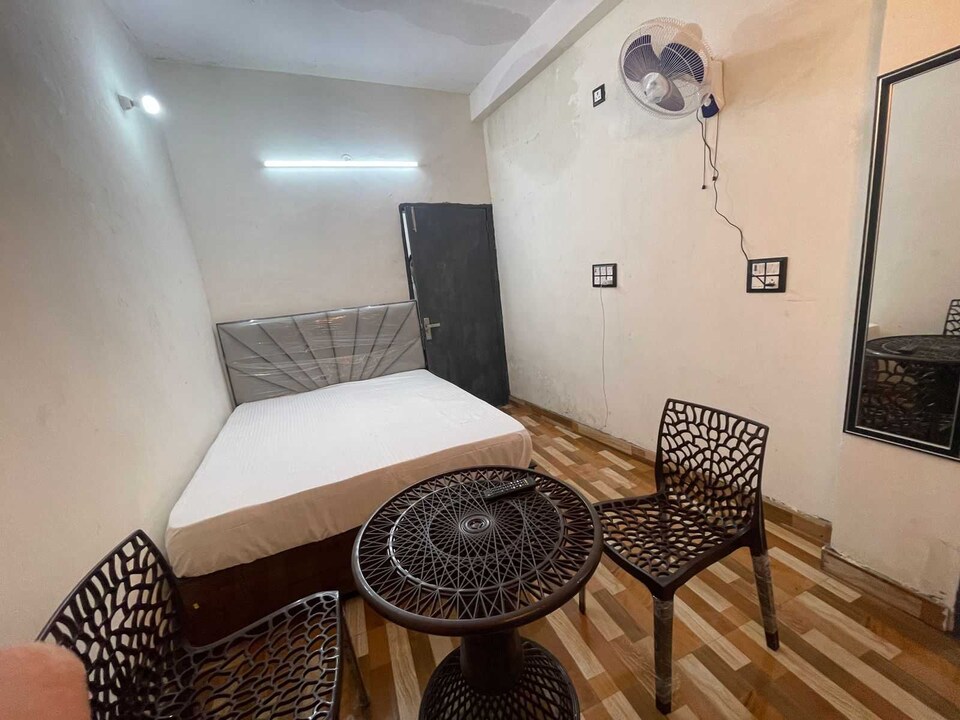 OYO 820290 Hotel Super Dream, Anand Vihar Delhi, Delhi