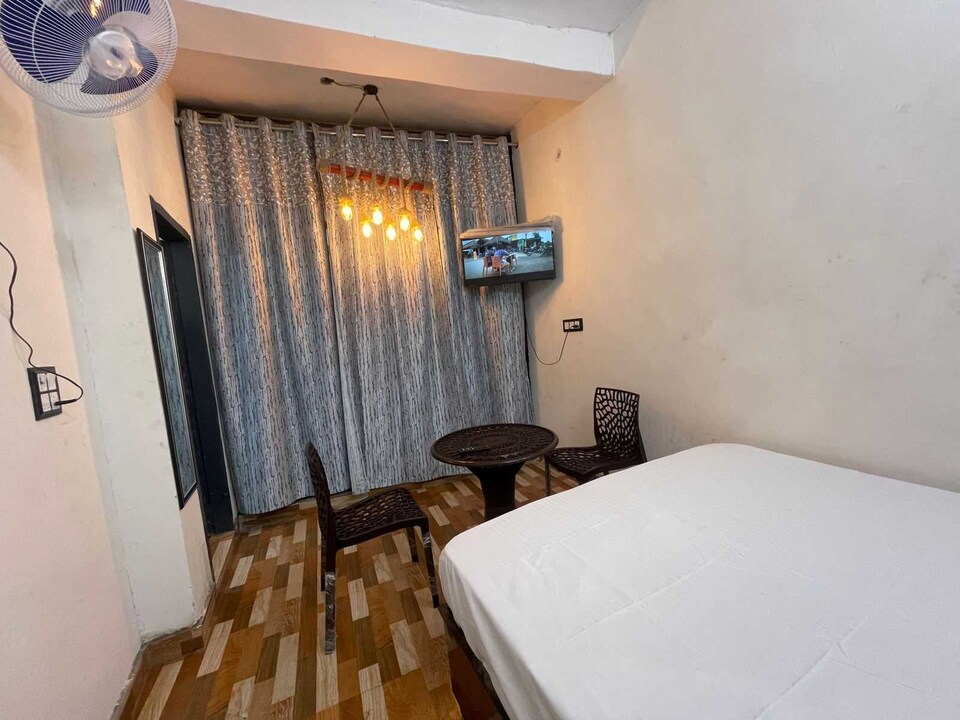 OYO 820290 Hotel Super Dream, Anand Vihar Delhi, Delhi