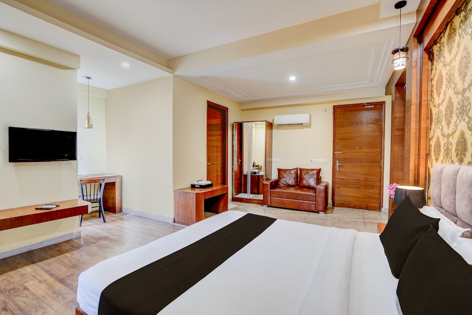 Super Townhouse Sector 47 Near Medanta, HUDA CENTRE 1, Gurgaon