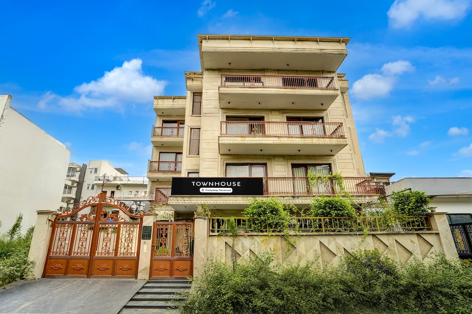 Super Townhouse Sector 47 Near Medanta, HUDA CENTRE 1, Gurgaon