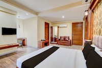 Super Townhouse Sector 47 Near Medanta