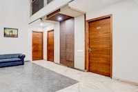 Super Townhouse Sector 47 Near Medanta