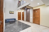 Super Townhouse Sector 47 Near Medanta