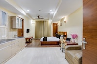 Super Townhouse Sector 47 Near Medanta