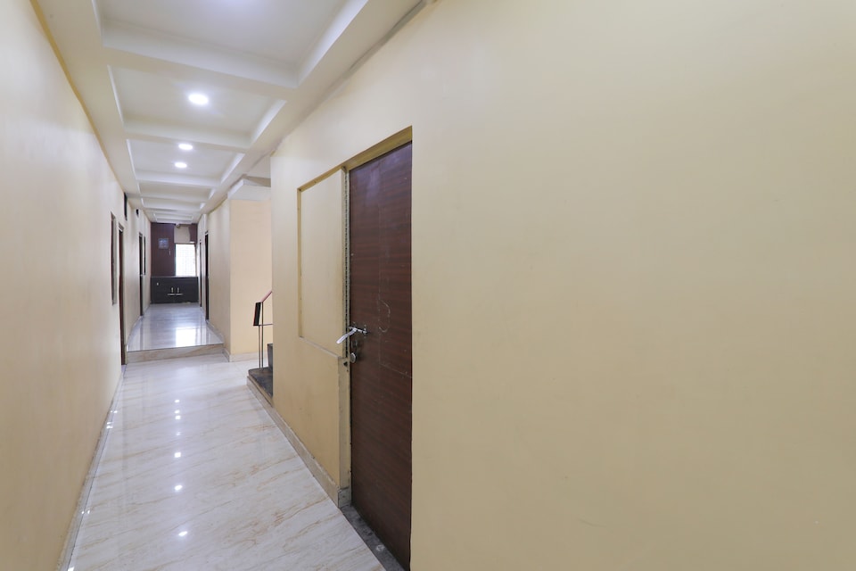 Hotel O Jwala , Hazratganj Lucknow, Lucknow
