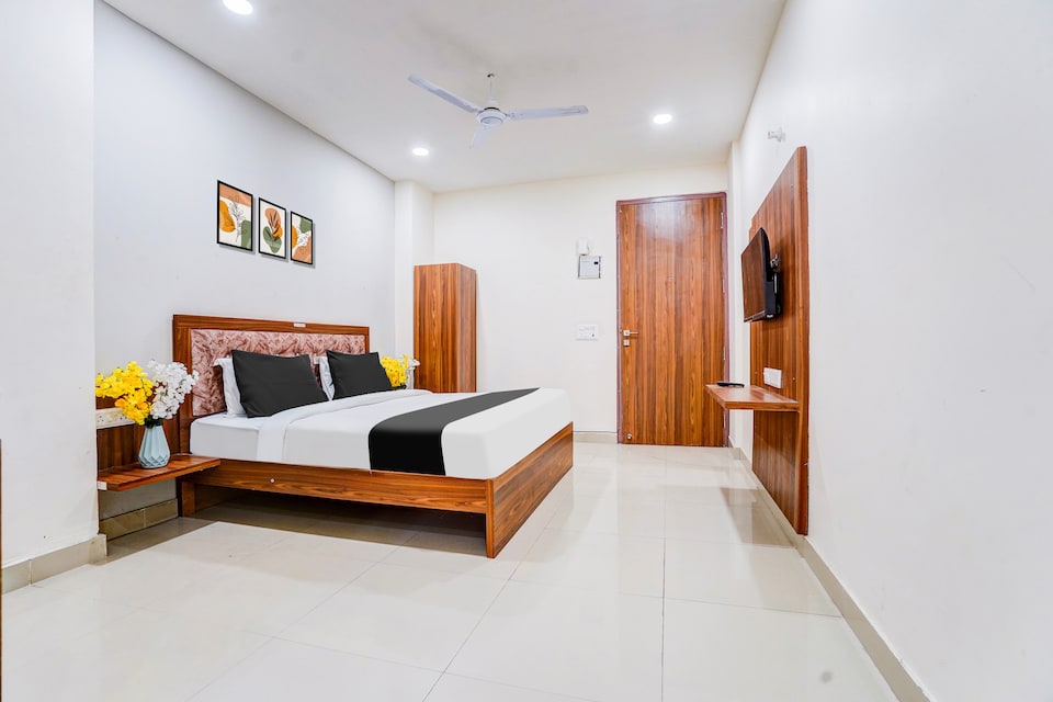 OYO 820363 Hotel Umen, Noida Expressway SEZ, Noida