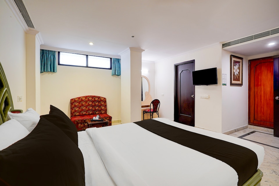 Super Townhouse Civil Aviation HAL Road, Indiranagar Bangalore, बैंगलोर