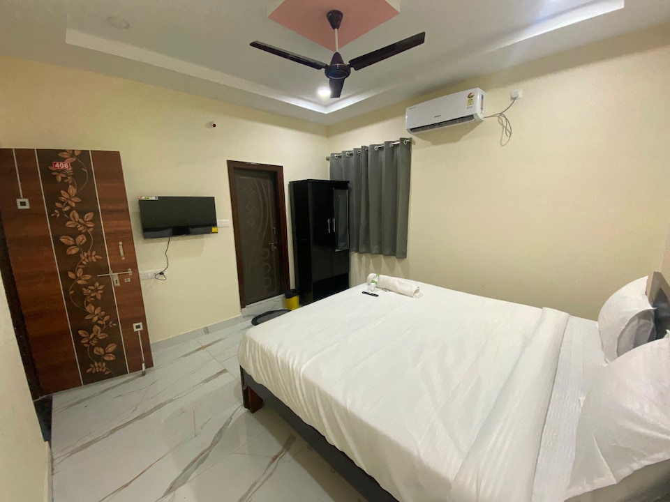 OYO 820381 HOTEL IGLOOS, LB Nagar-Uppal, Hyderabad