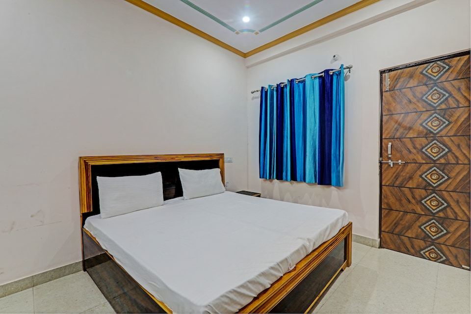 OYO The Royal Palace, Lanka, Varanasi